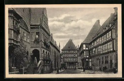 AK Halberstadt, Strassenpartie mit Rathaus
