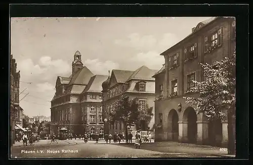 AK Plauen i. V., Strassenpartie am neuen Rathaus