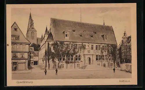AK Quedlinburg, Strassenpartie am Rathaus