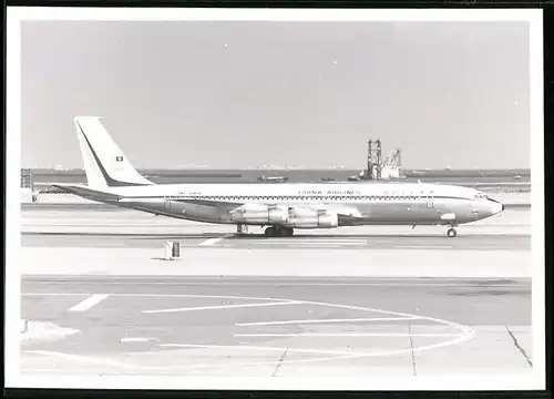 Fotografie Flugzeug Boeing 707, Passagierflugzeug der China Airlines, Kennung B-1828