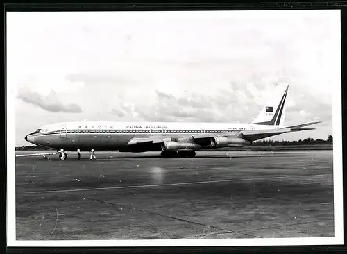 Fotografie Flugzeug Boeing 707, Passagierflugzeug der China Airlines, Kennung B-1834