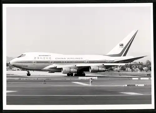 Fotografie Flugzeug Boeing 747 Jumbojet, Passagierflugzeug der China Airlines, Kennung B-1880