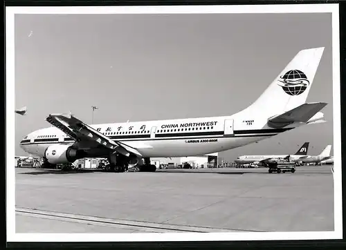 Fotografie Flugzeug Airbus A300, Passagierflugzeug der China Northwest, Kennung F-WWAR