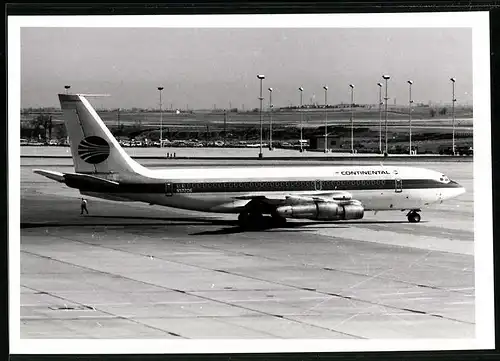 Fotografie Flugzeug Boeing 707, Passagierflugzeug der Continental, Kennung N577206