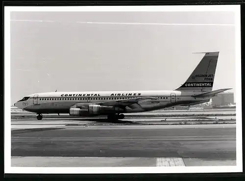 Fotografie Flugzeug Boeing 720, Passagierflugzeug der Contiental Airlines, Kennung N57206