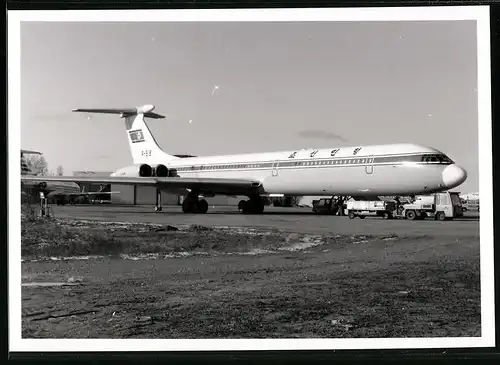 Fotografie Flugzeug Iljushin IL-62, Passagierflugzeug Kennung P-618