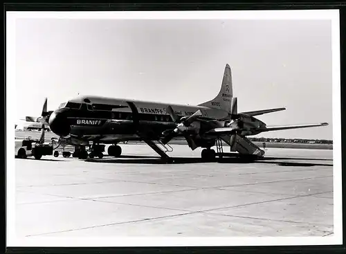 Fotografie Flugzeug Lockheed L-188 Electra, Passagierflugzeug der Braniff International Airways, Kennung N9701C