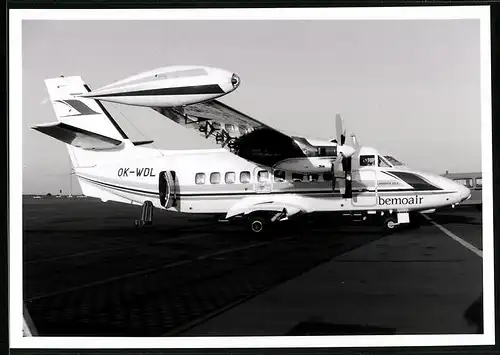 Fotografie Flugzeug Schulterdecker, Passagierflugzeug der Bemoair, Kennung OK-WDL