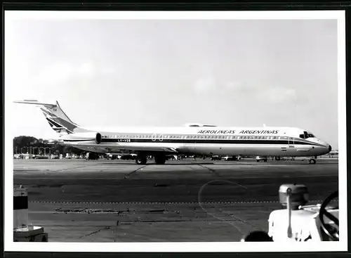 Fotografie Flugzeug McDonnell Douglas MD-88, Passagierflugzeug Aerolinas Argentinas, Kennung LV-VGB