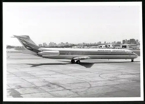 Fotografie Flugzeug McDonnell Douglas MD-88, Passagierflugzeug Aerolineas Argentinas, Kennung LV-VAG