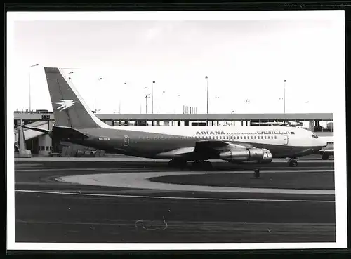 Fotografie Flugzeug Boeing 720, Passagierflugzeug Ariana Afghan Airlines, Kennung YA-HBA