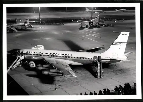 Fotografie Flugzeug Boeing 720, Passagierflugzeug Avianca-Colombia, Kennung-725