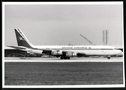 Fotografie Flugzeug Boeing 707, Passagierflugzeug Aerotal Colombia, Kennung2606X