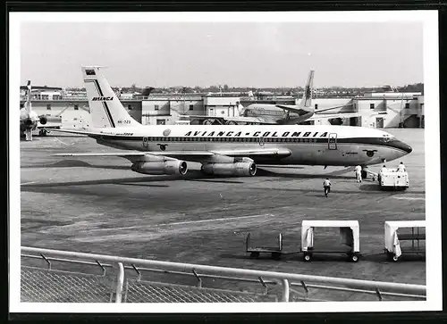 Fotografie Flugzeug Boeing 720, Passagierflugzeug Avianca-Colombia, Kennung-723