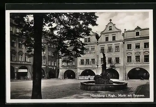 AK Hirschberg i. Rsgb., Gasthof Weisses Ross, Markt mit Brunnen