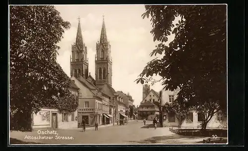 AK Oschatz, Altoschatzer Strasse mit Kirche