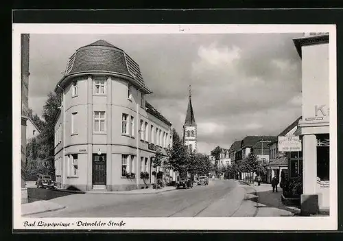 AK Bad Lippspringe, Detmolder Strasse mit Kirche