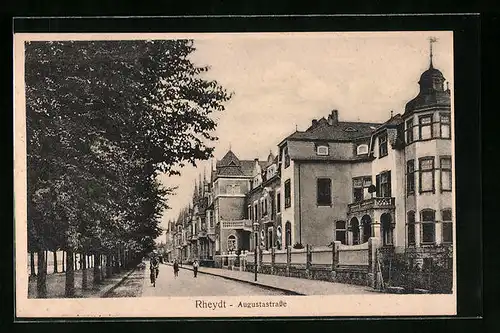 AK Rheydt, Passanten in der Augustastrasse