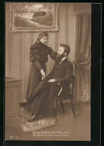 AK Tochter ehrt ihren Vater, auf einem Stuhl sitzend, Tod
