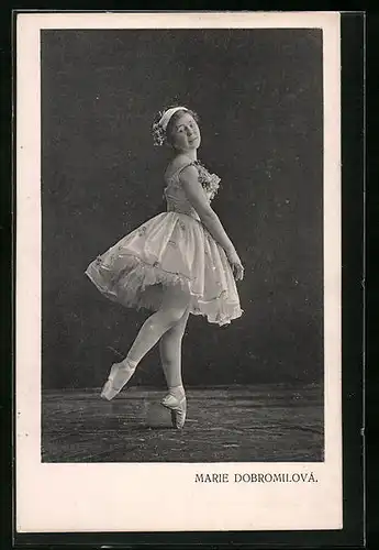 AK Marie Dobromilova, Abbildung der Balletttänzerin in ihrem Kostüm, auf Zehenspitze stehend