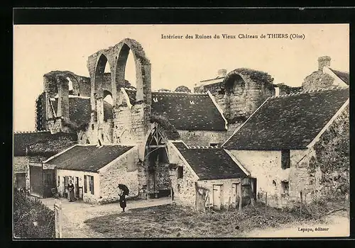 AK Thiers, Interieur des Ruines du Vieux Chateau