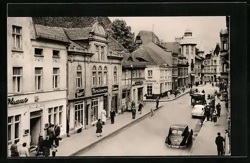 AK Nauen, Strasse der Jugend mit Geschäften