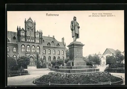 AK Rathenow, Partie beim Kreishaus mit Denkmal Kaiser Wilhelm I.
