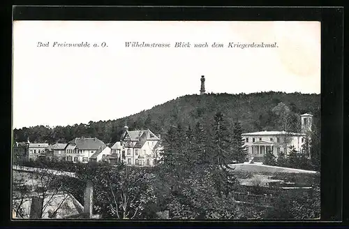 AK Bad Freienwalde a. O., Wilhelmstrasse mit Blick nach dem Kriegerdenkmal