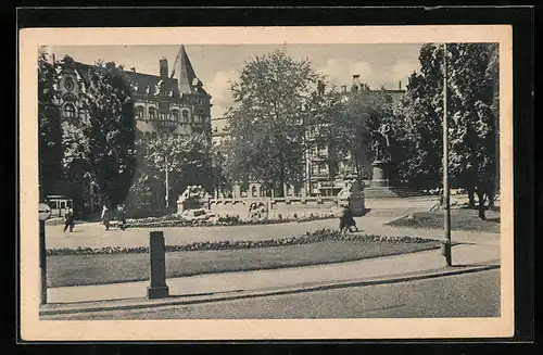 AK Magdeburg, Kaiser-Wilhelm-Platz mit Geschäft und Denkmal