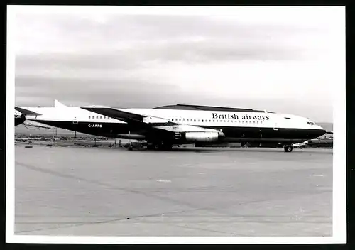 Fotografie Flugzeug Boeing 707 mit zerstörtem Leitwerk, Passagierflugzeug British Airways, Kennung G-ARRB