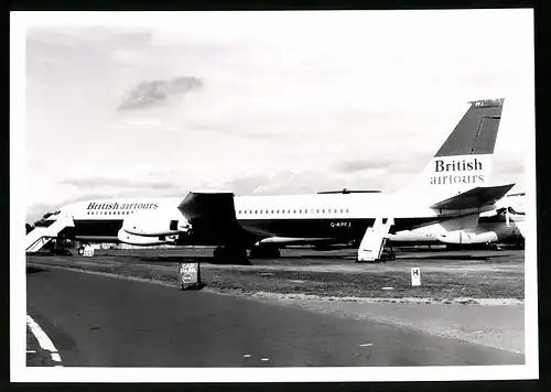 Fotografie Flugzeug Boeing 707, Passagierflugzeug British Airtours, Kennung G-APFJ