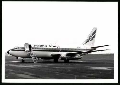 Fotografie Flugzeug Boeing 737, Passagierflugzeug Britannia Airways, Kennung A40-BG