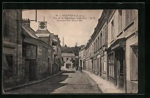 AK Vouvray, Rue de la République côté Est, Strassenpartie