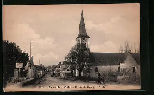 AK La Membrolle, Entrée du Bourg