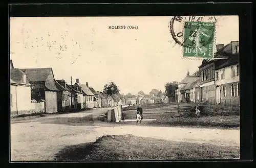 AK Moliens, Mütter mit ihren Kindern auf dem Hauptplatz