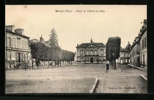 AK Mouy, Place de l`Hotel-de-Ville