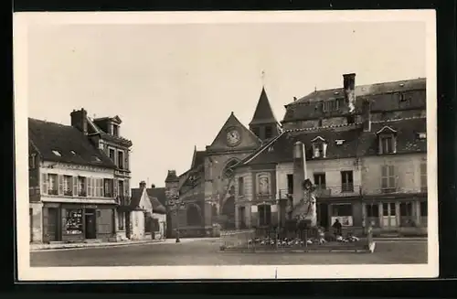 AK Mouy, La Place et le Monument, L`Eglise