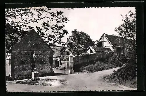 AK Pouilly, Eingang zum alten Gehöft