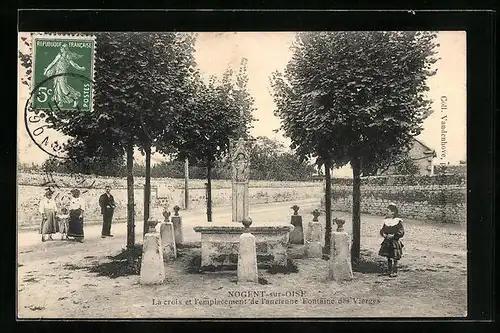 AK Nogent-sur-Oise, La croix et l`emplacement de l`ancienne Fontaine des Vierges