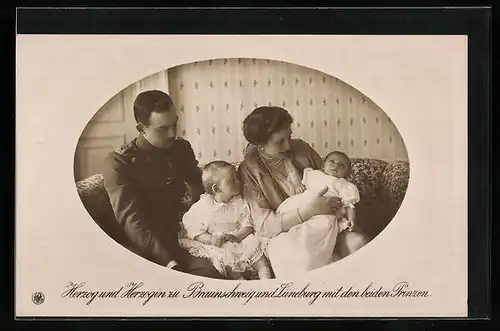 AK Herzog Ernst August und Gemahlin von Braunschweig und Lüneburg, mit den beiden Prinzen