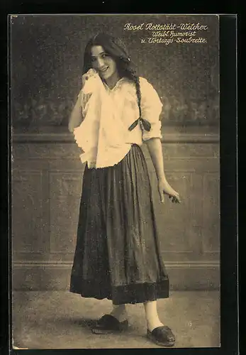 AK Rosel Rottstätdt-Welcker, die weibliche Humoristin und Vortrags-Soubrette stehend portraitiert