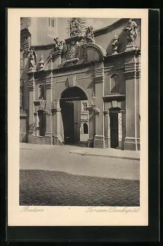 AK Bautzen, Tor zum Domkapitel, Strassenpartie