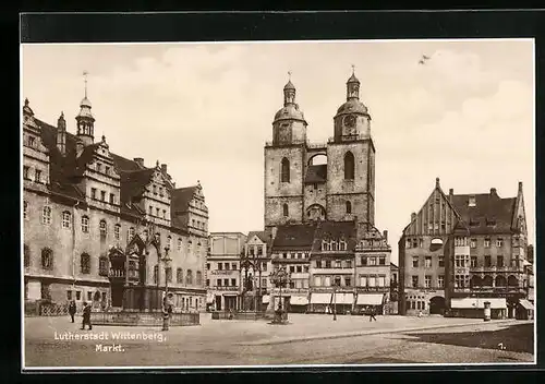 AK Wittenberg, Markt mit Geschäften und Denkmal