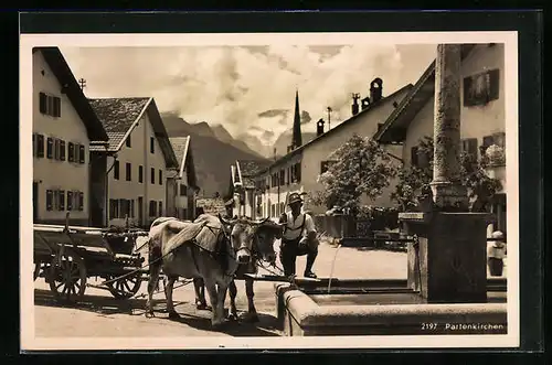 AK Partenkirchen, Strassenpartie mit Gebäudeansicht und Ochsenkarren am Brunnen