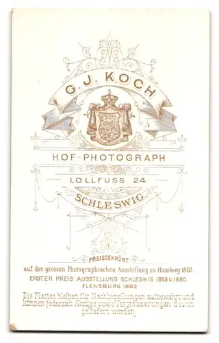 Fotografie G. J. Koch, Schleswig, Lollfuss 24, Eleganter Herr mit Schnauzbart