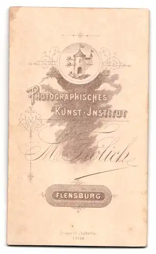 Fotografie M. Frölich, Flensburg, Zwei Jungen im Matrosenanzug mit Peitsche