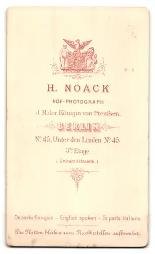 Fotografie H. Noack, Berlin, Unter den Linden 45, Junges Paar in hübscher Kleidung