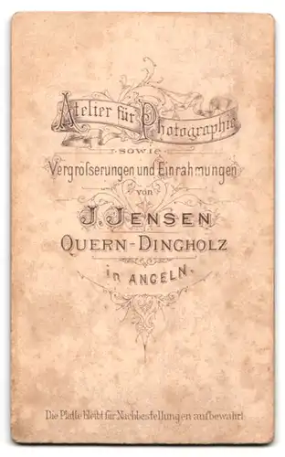 Fotografie J. Jensen, Quern-Dingholz in Angeln, Vier junge Mädchen in modischen Kleidern