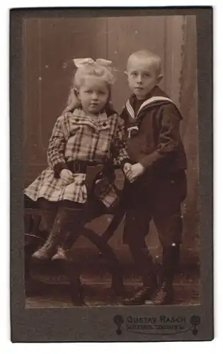Fotografie Gustav Rasch, Schleswig, Stadtweg 32, Kinderpaar in modischer Kleidung