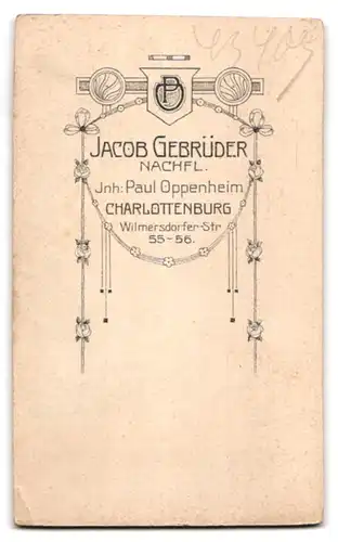 Fotografie Paul Oppenheim, Berlin-Charlottenburg, Wilmersdorfer-Str. 55-56, Kleines Kind im weissen Kleid